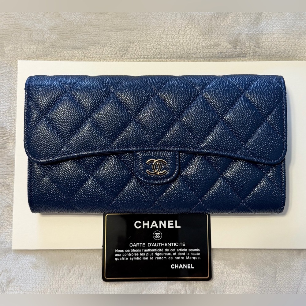 CHANEL dark blue quilted caviar leather wallet
